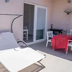 Apartment Desi *